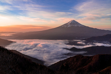 新道峠より朝の富士山