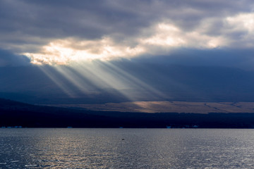 山中湖畔の雲と光芒