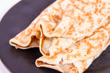 Pancakes stuffed with braised apples 
