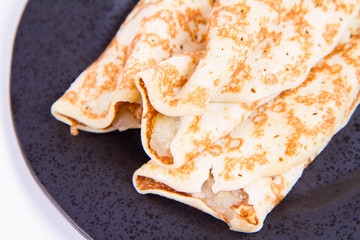 Pancakes stuffed with braised apples 