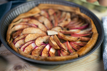 Tart with apples