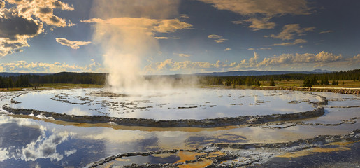 Fototapeta na wymiar Great Fountain Geyser, Firehole lake drive - Scenic Landscapes of Geothermal activity of Yellowstone National Park, USA