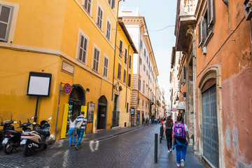 Obraz na płótnie Canvas People in an elegant street in Rome