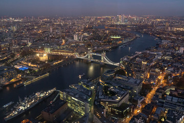 Fototapeta na wymiar Tower Bridge in London by Night