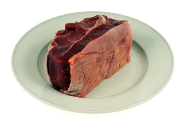 Morceau de bœuf dans l'assiette 