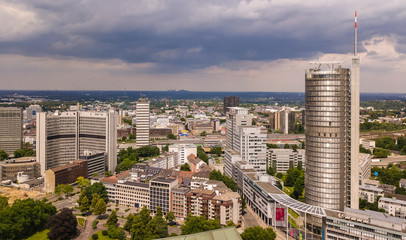 Skyline der Stadt Essen im Ruhrgebiet (Deutschland) © Yannic Niedenzu