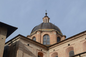 Fototapeta na wymiar Dom Santa Maria Assunta in Urbino