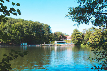Blick auf den Itzeblitzer Weiher im Saarland - Retro