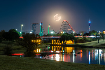 Fototapeta na wymiar Texas Six Flags night light,2018