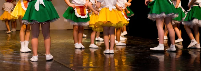 Printed kitchen splashbacks Dance School Little dancers on the stage dance