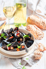 Spicy mussels served with tasty wholemeal bread