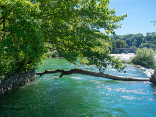 Rheinfall in Neuhausen. Starke Strömung und Wirbel