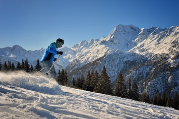 Sciatore sulle piste di Aprica