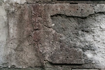 岩の外壁