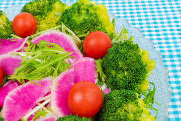 ブロッコリーと紅芯大根と水菜のサラダ