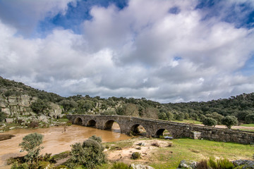 Fototapeta na wymiar Mocho Bridge in the town of Ledesma in the province of Salamanca
