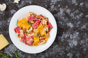 colored papardelle with chicken, bacon and mushrooms