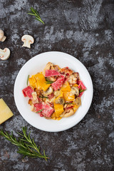 colored papardelle with chicken, bacon and mushrooms