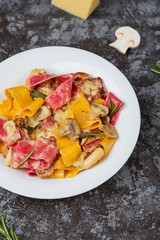 colored papardelle with chicken, bacon and mushrooms