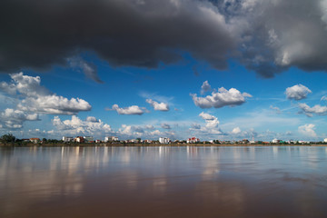 Obraz premium Vientiane Stadtbild am Mekong Fluss