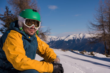 Fototapeta na wymiar snowboarder portrait