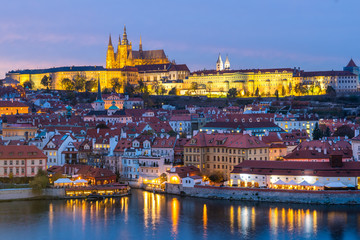 Fototapeta premium panoramic view of Prague at sundown