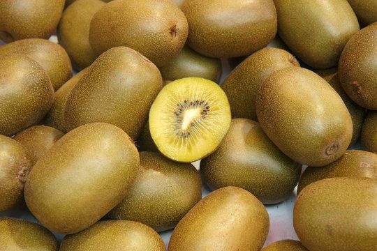 Yellow Organic Gold Kiwi on the Market
