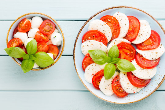 Classic caprese salad. Mozzarella tomatoes and  Basilikum.