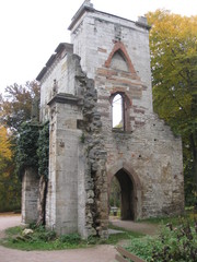 Fototapeta na wymiar Ruine im Weimarer Goethe-Park