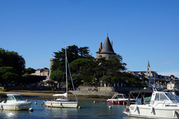Fototapeta na wymiar Vieux port et Château de Pornic