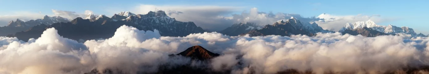 Papier Peint photo autocollant Makalu Evening view on top of mount Makalu, Nepal Himalayas