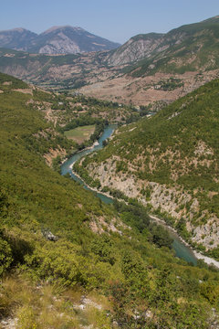 Road trip through Albania: along the shores of the river Drin