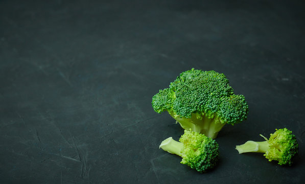Green broccoli segments healthy food pattern on dark background. Copy space. vertical view. Vegetarian food. macro photo of vegetables.
