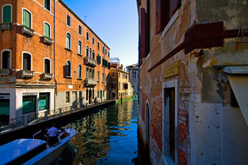 Fototapeta na wymiar venezia-canale-italia-architettura-vacanza-turista-veneto