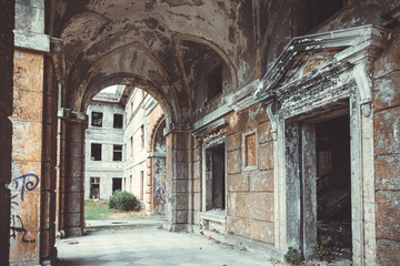 Fototapeta na wymiar ehemaliges Regierungsgebäude in Abchasien