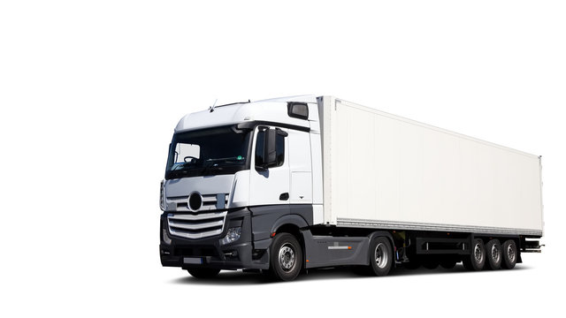 Freigestellter LKW, fahrend auf Stra&szlig;e fotografiert