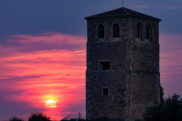 TORRE DE CONVENTO Y PUESTA DE SOL 