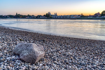 Im Rhein bei Speyer während der Dürre im Sommer 2018