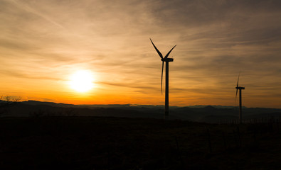 Obraz premium Dusk on Mount Oiz, Basque Country, with wind energy gathering