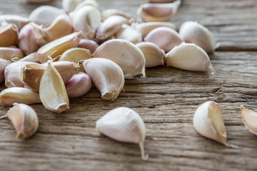 Garlic cloves and knife