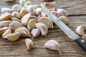 Garlic cloves and knife