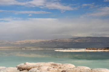 Fototapeta na wymiar Dead sea seascape in cloudy weather