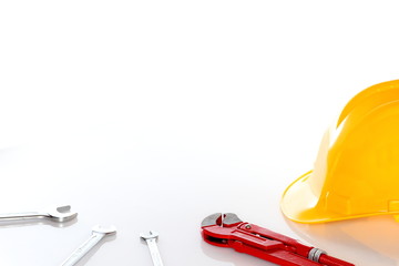 verschiedene Werkzeuge am Arbeitsplatz