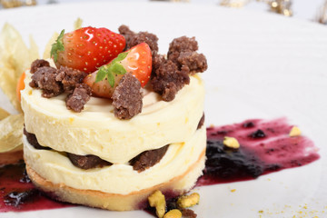 Limoncello and lemon mousse with cocoa almond cookies 