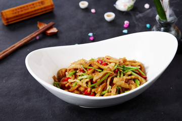 Stir-fry shredded lamb belly
