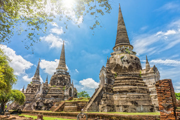Fototapeta premium The three gigantic ancient pagodas in Wat Phra Si Sanphet, Ayutthaya, Thailand. It is built in the classic, Ceylonese design or bell shape.