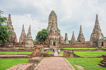 Obraz premium Wat Chaiwatthanaram with tourist in Ayutthaya Historical Park, Thailand. It was built and designed in Khmer style.