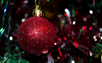 red christmas ball on tree 
