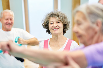Vitale Senior Frau beim Seniorensport