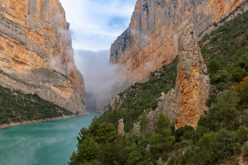 Fototapeta na wymiar Congost de Mont-Rebei defile, border between Catalonia and Aragon, Spain